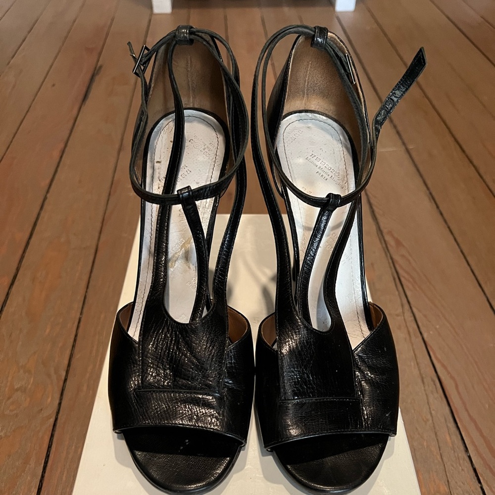 MAISON MARTIN MARGIELA LEATHER HEELS. VERY COMFORTABLE